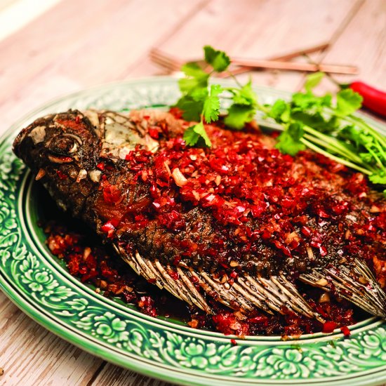 Crispy fish with chili sauce