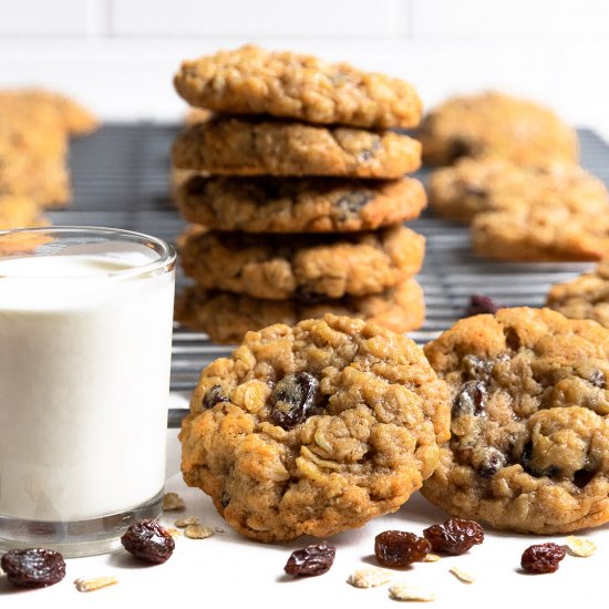 Chewy Oatmeal Raisin Cookies