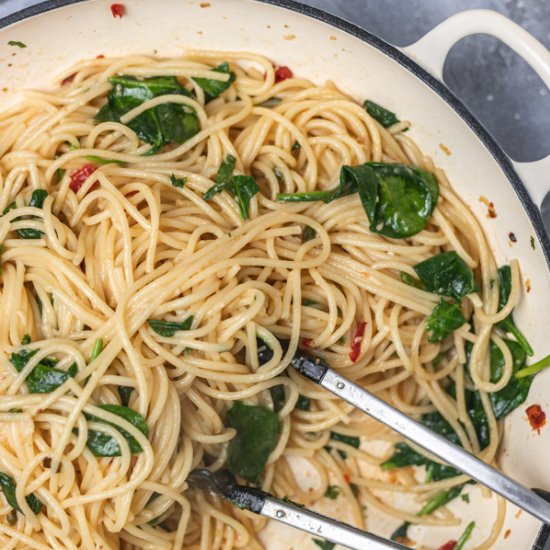 Garlic butter pasta with spinach