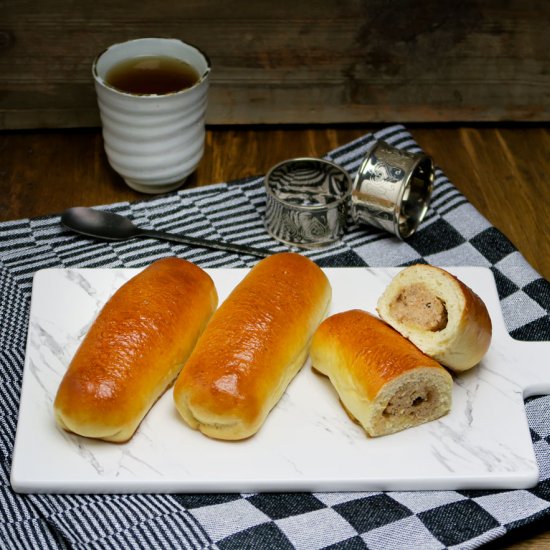 Spicy spelt flour sausage rolls