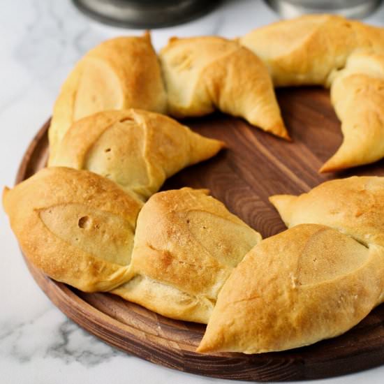 Olive Oil Wreath Bread