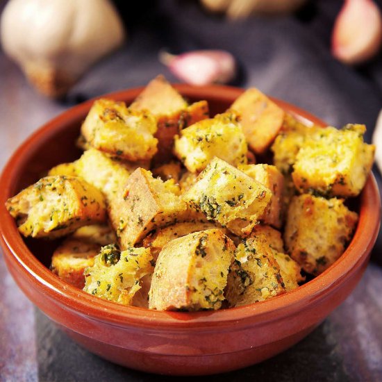 Easy Vegan Garlic Croutons