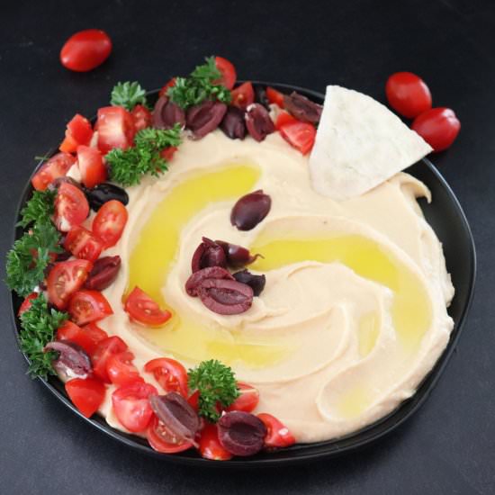 Smooth and Creamy Hummus