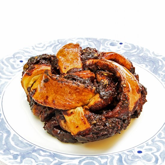 Chocolate and Pistachio Babka Buns