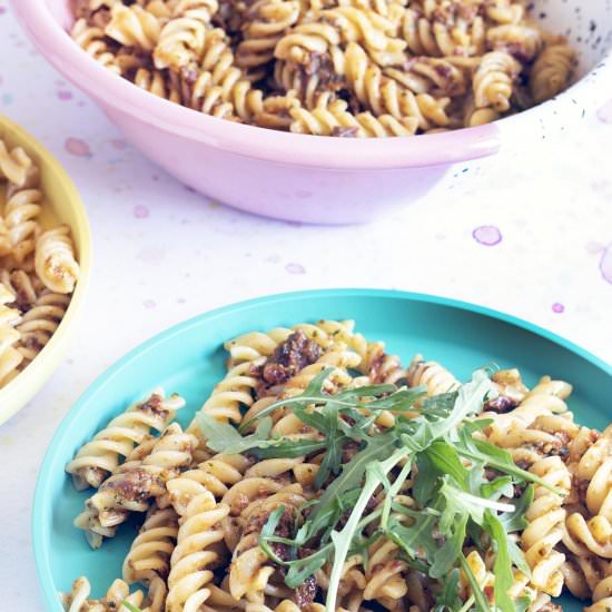 Sun-dried tomato pesto pasta