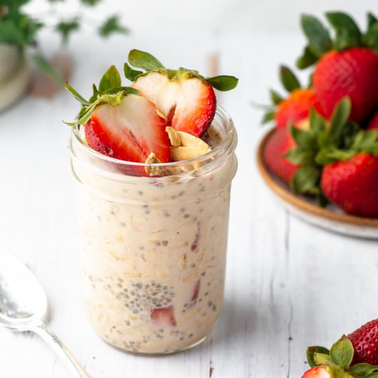 Strawberry & Cream Overnight Oats