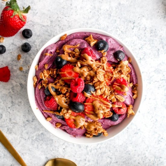 Meal Prep Berry Crisp Smoothie Bowl