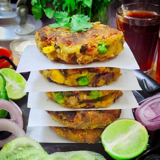 Samosa With Olives And Peas Patties