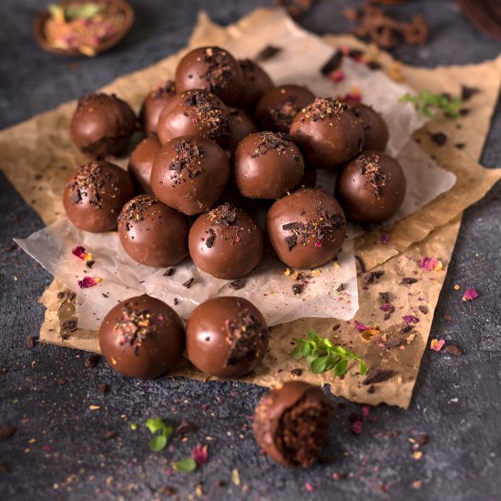 Vegan Chocolate Date Energy Balls