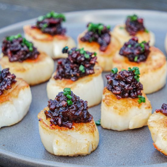 Seared Scallops with Bacon Jam