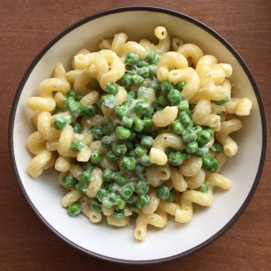 Cavatappi alfredo and peas