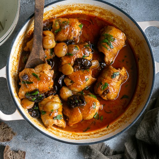 Chicken braised with prunes