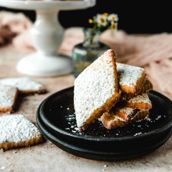 Kourabiedes Greek Cookies