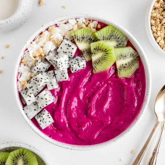 Dragon Fruit Smoothie Bowl