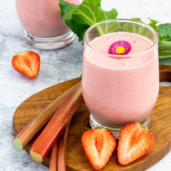 Rhubarb & strawberry smoothie