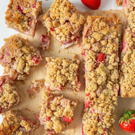 Strawberry Rhubarb Crumble Bars