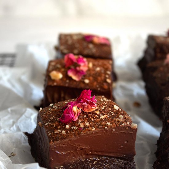 No-Bake Vegan Gourmet Brownies With