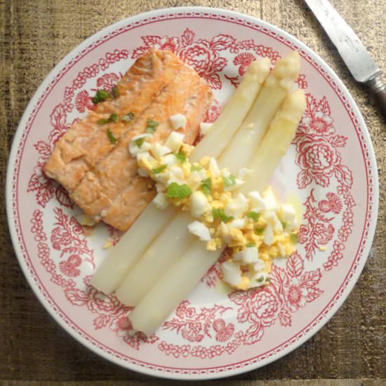 Asparagus with wild salmon