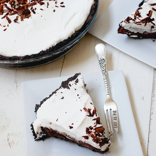 Homemade chocolate cream pie