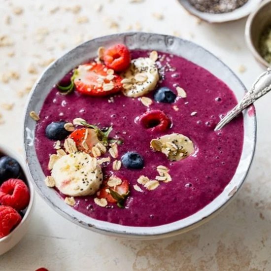 Oatmeal Berry Smoothie Bowl