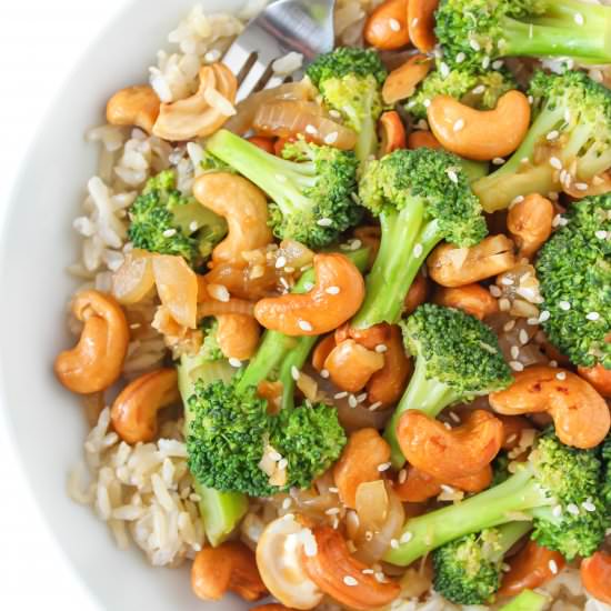 Broccoli Cashew Stir-Fry