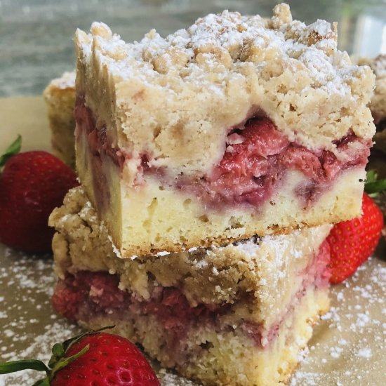 Fresh Strawberry Crumb Cake