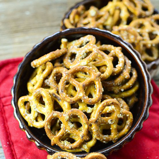 Slow Cooker Garlic Ranch Pretzels