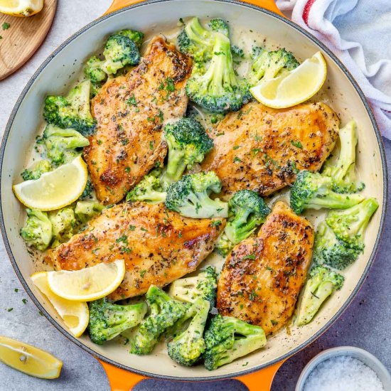 CREAMY CHICKEN AND BROCCOLI SKILLET