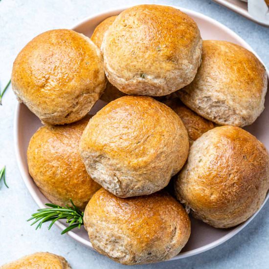 EASY HOMEMADE DINNER ROLLS