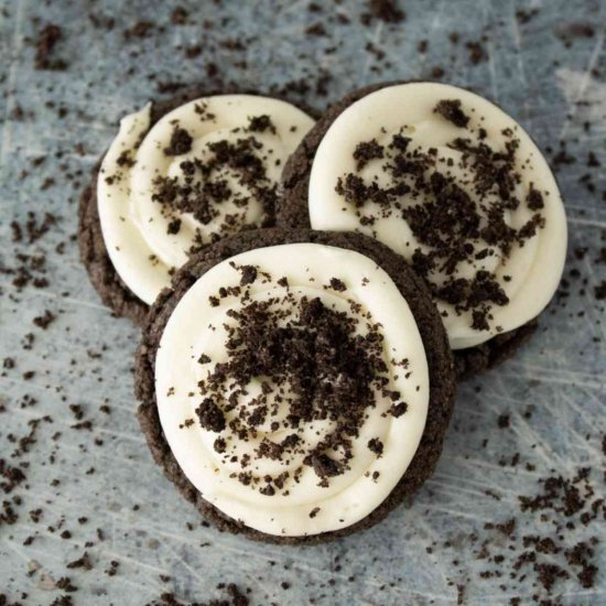 Soft “Crumbl” Oreo Cookies