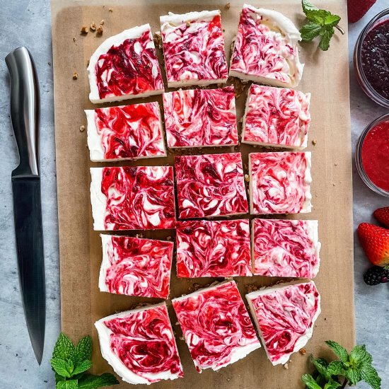 Berry Cheesecake Pretzel Bars