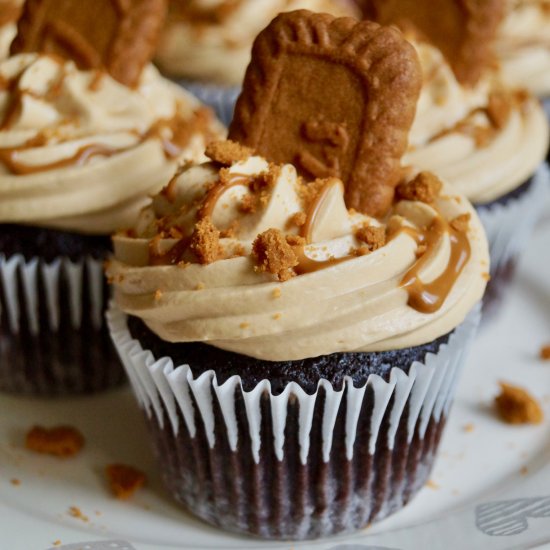 vegan biscoff chocolate cupcakes