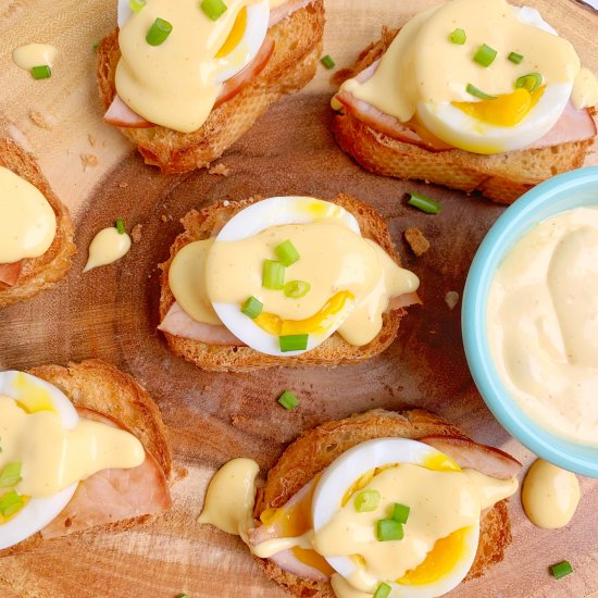 Eggs Benedict Crostini