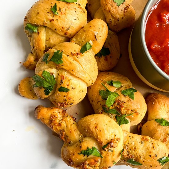 Homemade Buttery Garlic Knots