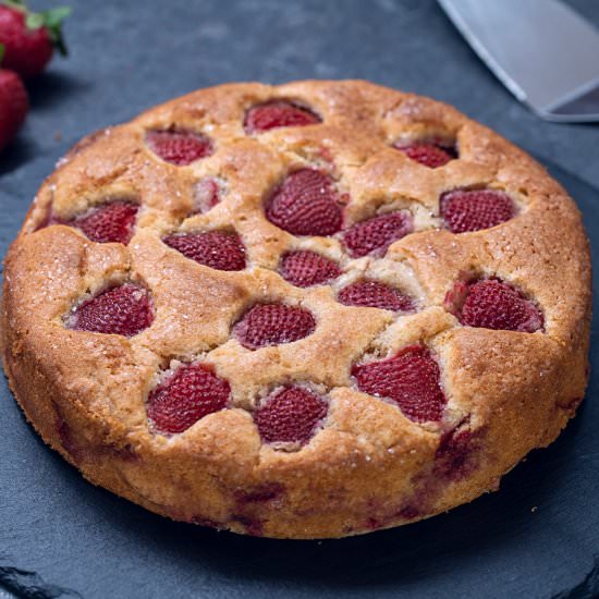 Easy Strawberry Cake