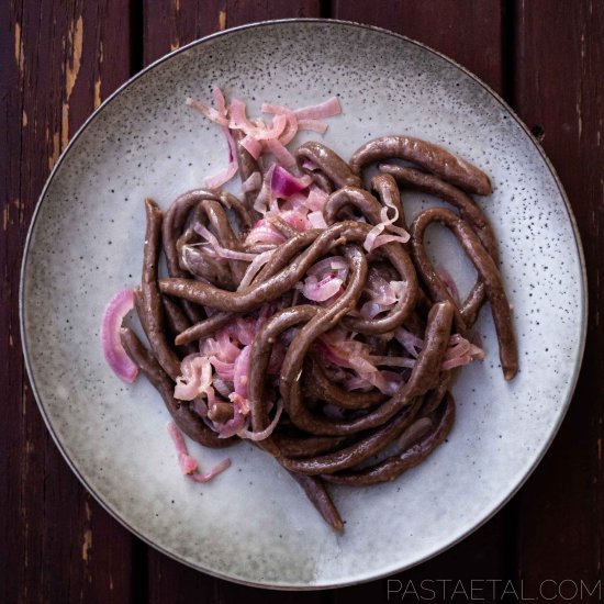 Dark Rye Fileja with Onions