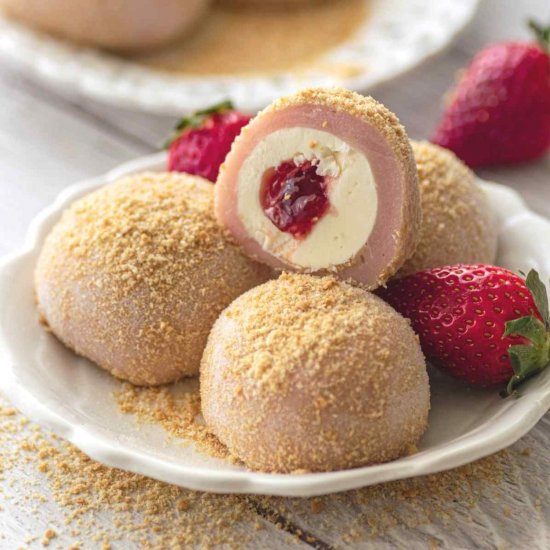 Strawberry cheesecake mochi