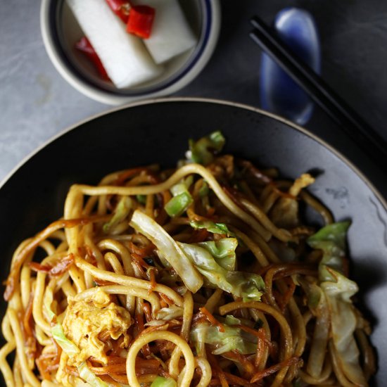 Chinese stir-fried noodles with egg