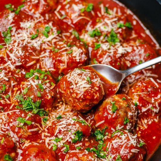 MEATBALLS WITH TOMATO