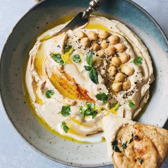 creamy delicious hummus