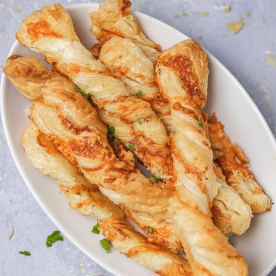 Puff Pasty Cheese Twists