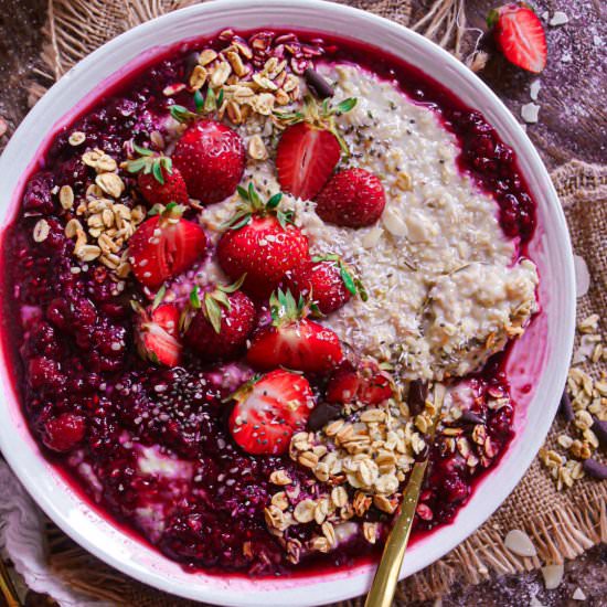 Vegan Creamy Berries Porridge