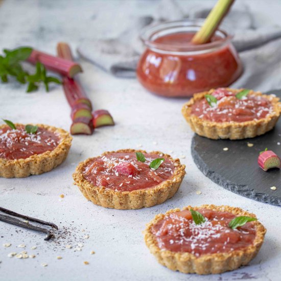 Rhubarb tarts with vanilla & honey