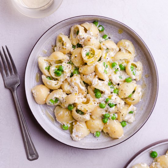 Pasta with Ricotta and Peas