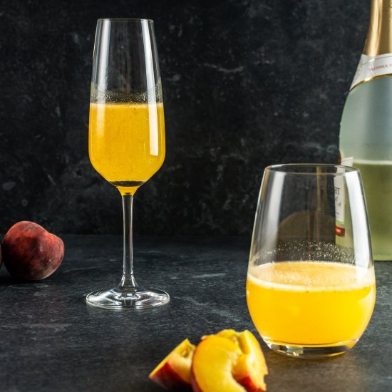 Easy Peach Bellini Cocktail