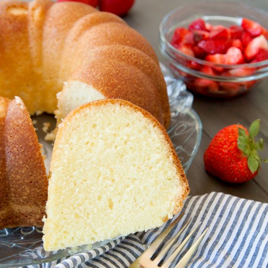 Easy Sour Cream Pound Cake