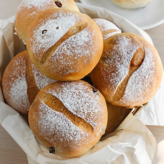 Petit Pain [with Raisins]