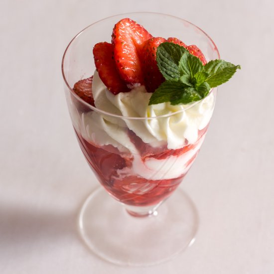 No Bake Strawberry Dessert Cups