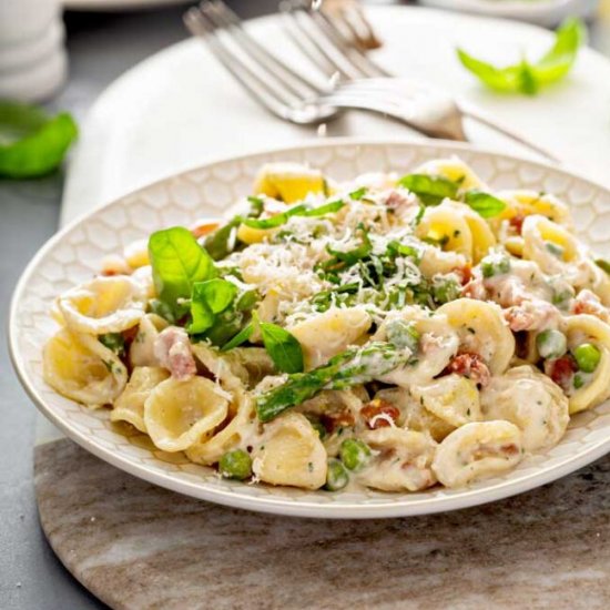 Pasta with Asparagus in Lemon Cream