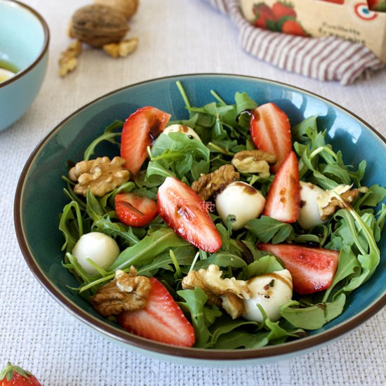 Summer strawberry salad